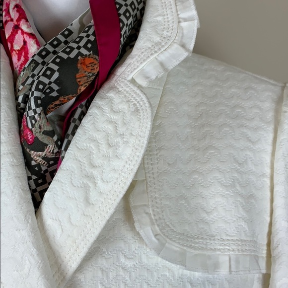 💃🏽Sold💃🏽 White Trench Coat sz L - Picture 3 of 8